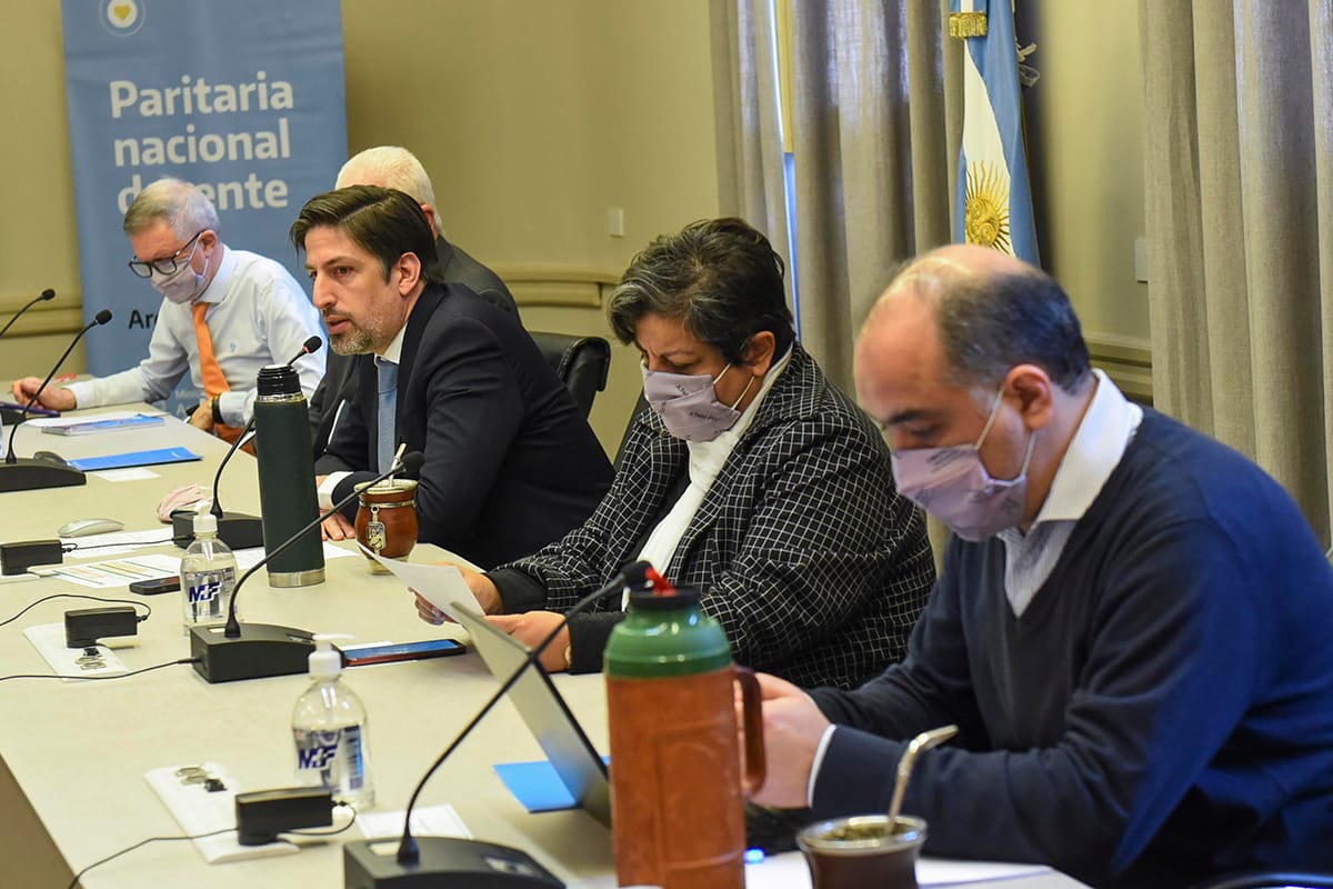 La paritaria nacional docente fijo un aumento del 45,5% para el sector ...