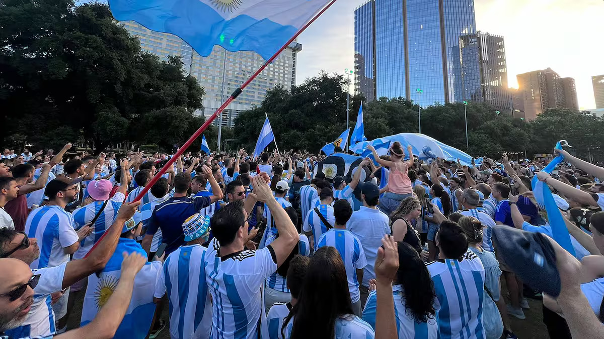 Cristian, argentino en Estados Unidos cuenta cómo se vive la previa entre Argentina e Inglaterra - LT3